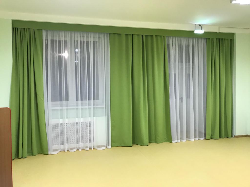 Римская штора в квартире в современном стиле.