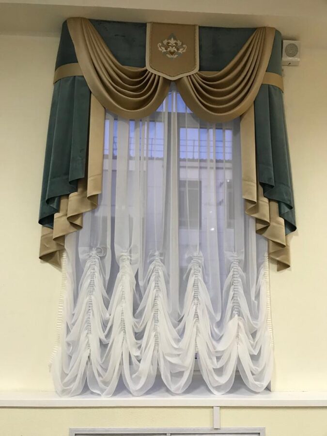 Декоративные шторы на дверной проем своими руками (10 фото)